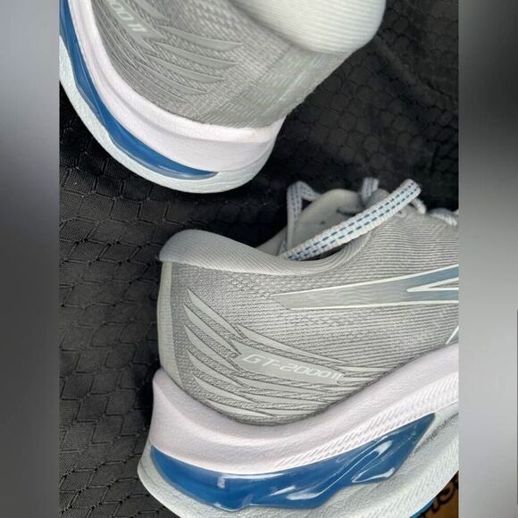 ASICS Women's GT-2000 11 Running
Gray Blue Size 11W - Picture 4 of 5